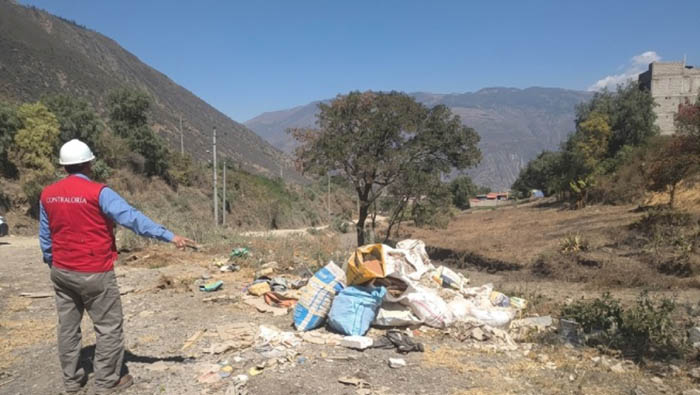Abancay sin control: lanzan residuos sólidos y de demolición en fuentes de agua ante incapacidad de municipalidad 